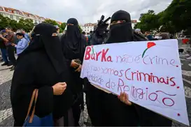 پوشیدن ماسک صورت در اماکن عمومی در پرتغال ممنوع شد: این قانون زنان مسلمان را هدف قرار می‌دهد!