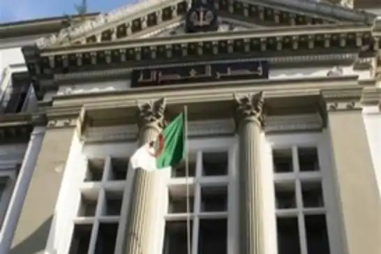 الجزائر.. محاكمة وزير سابق ومسؤولين في قضية تبديد 600 مليار