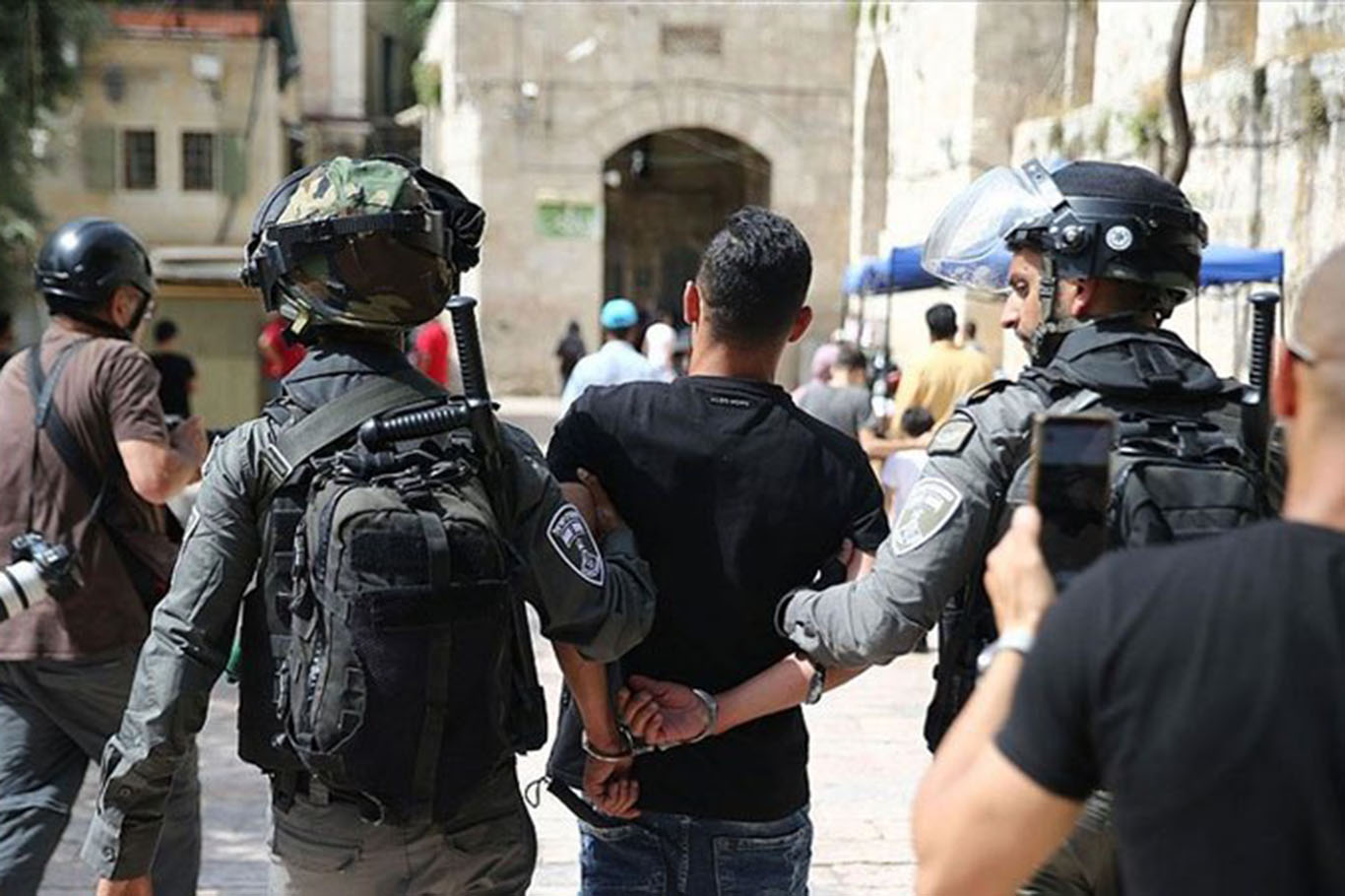 Batı Şeria’da geniş çaplı baskın ve alıkoymalar