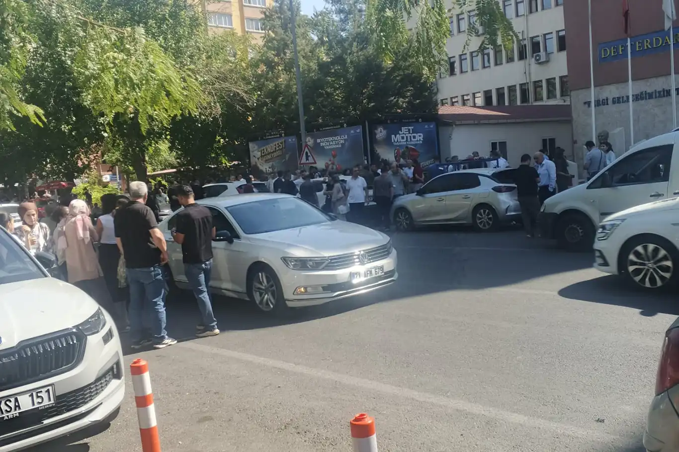 Şanlıurfa’daki deprem Diyarbakır’ı da salladı: Vatandaşlar sokağa çıktı