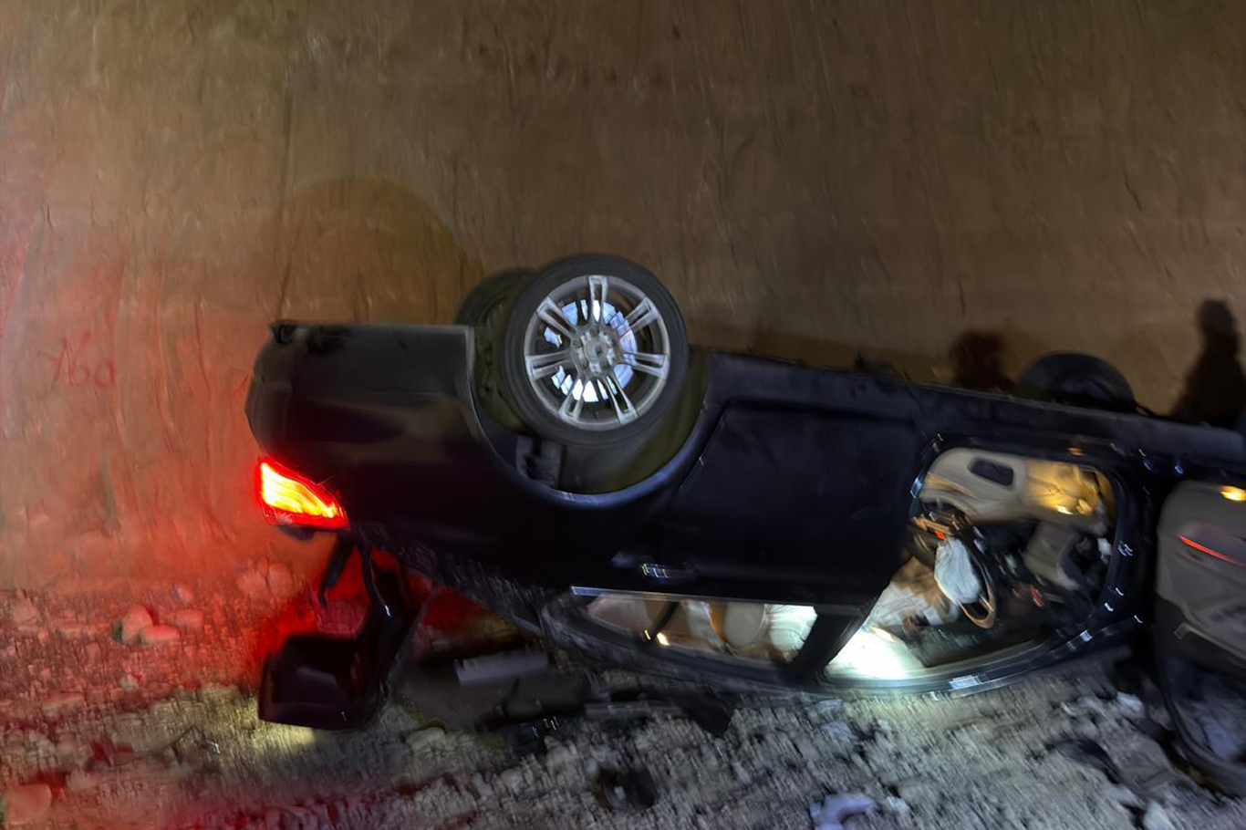 CİZRE-SİLOPİ YOLUNDA OTOMOBİL UÇURUMA YUVARLANDI