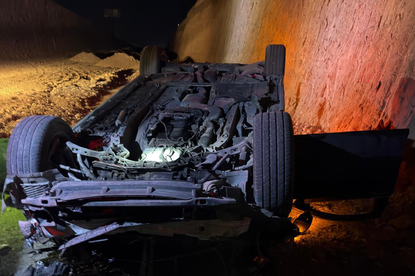 CİZRE-SİLOPİ YOLUNDA OTOMOBİL UÇURUMA YUVARLANDI