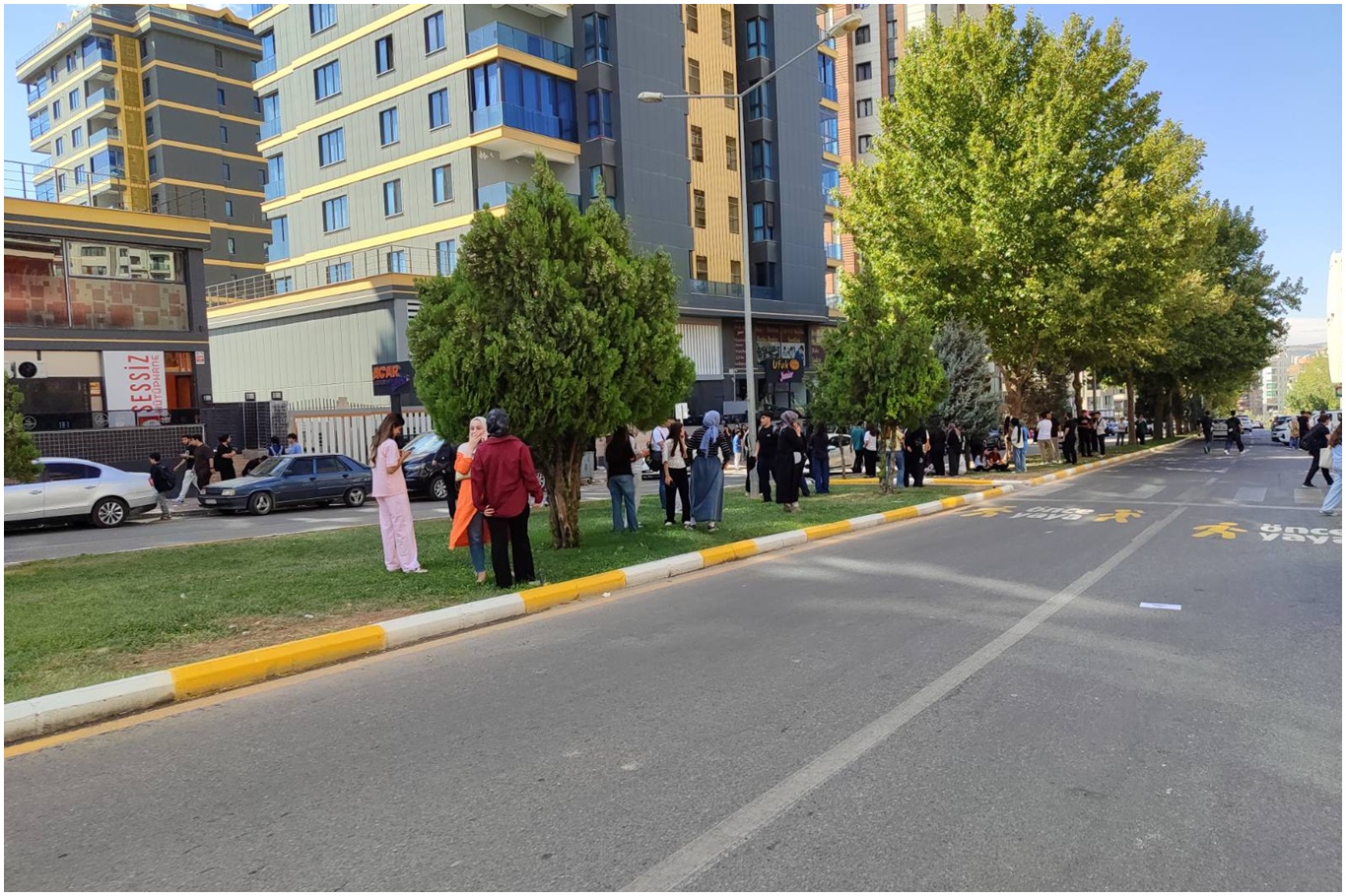 Şanlıurfa'da deprem tedirginliği: Vatandaşlar açık alanlara çıktı