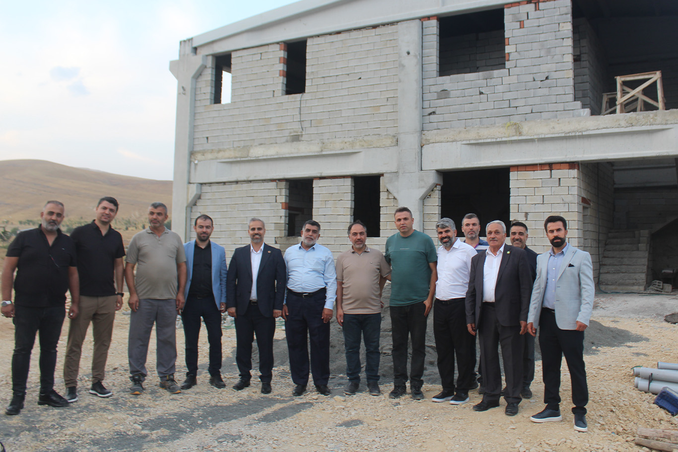 HÜDA PAR Milletvekili Faruk Dinç Elazığ’da vatandaş ve çiftçilerin sorunlarını dinledi
