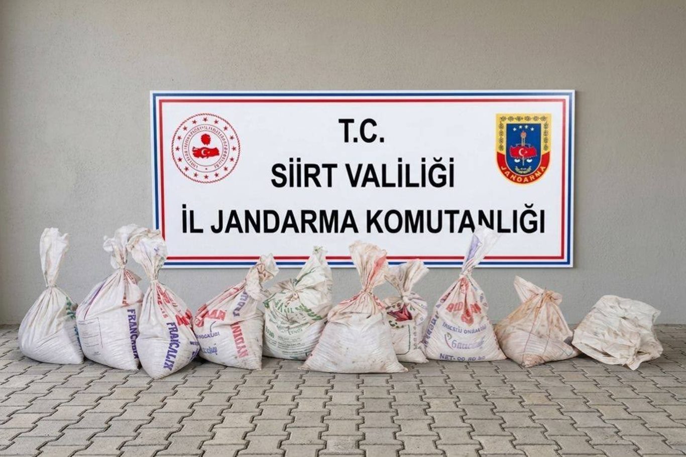 Siirt’te 300 kilo fıstık çalan hırsızlar yakalandı