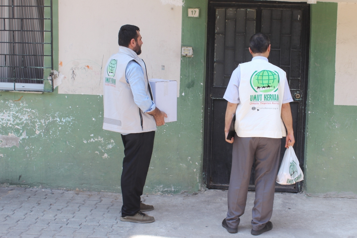 Mersin'de ihtiyaç sahibi ailelere gıda desteği