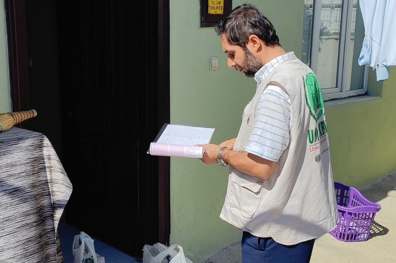 Mersin'de ihtiyaç sahibi ailelere gıda desteği