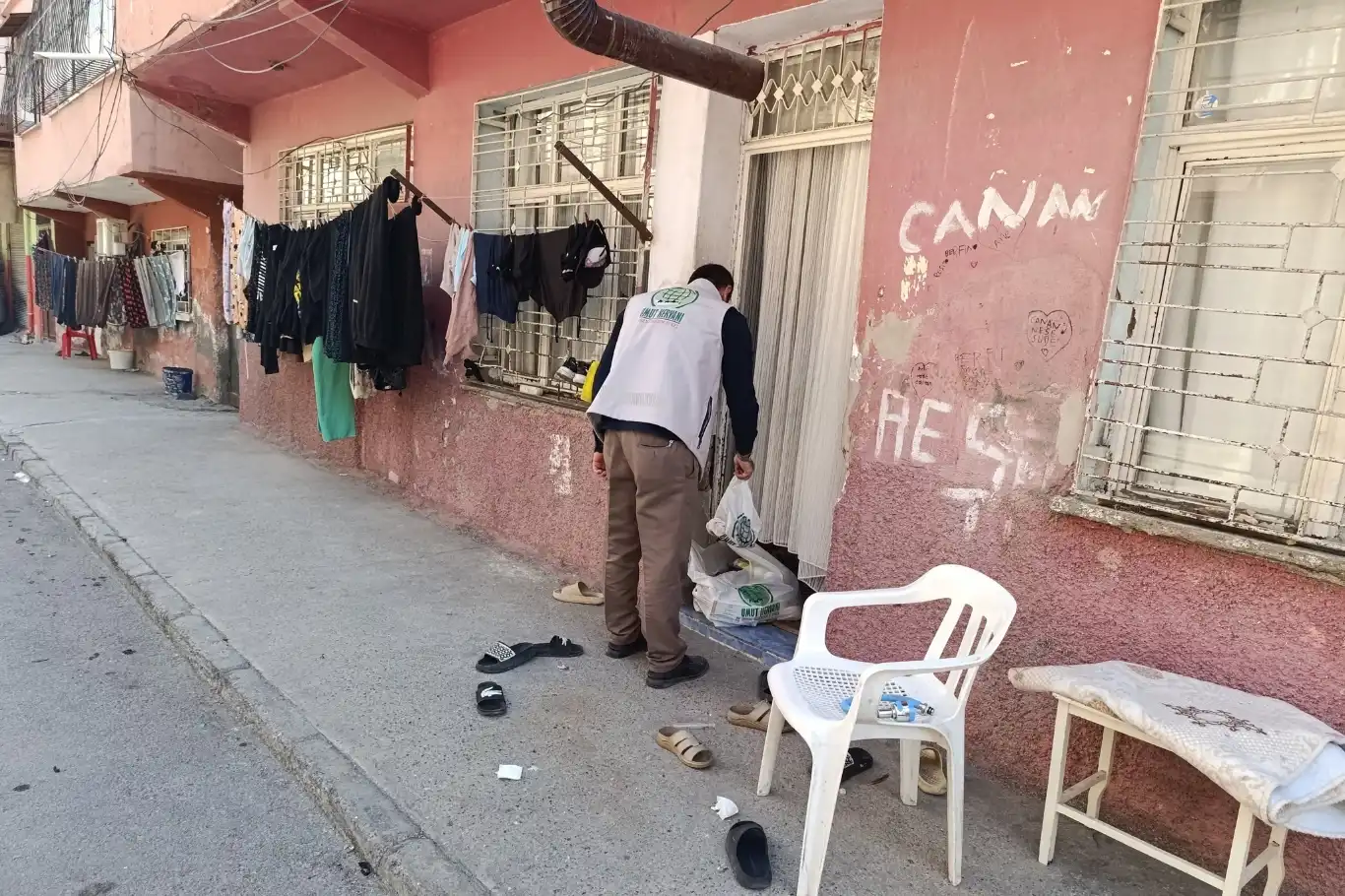 Mersin'de ihtiyaç sahibi ailelere gıda desteği