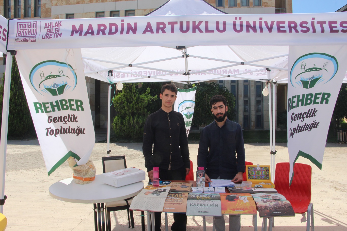 Rehber Gençlik Topluluğu: Üniversiteli öğrencilere helal dairesi içerisinde manevi aktiviteler sunuyoruz