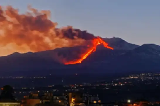 İtalya’da Etna Yanardağı yeniden harekete geçti