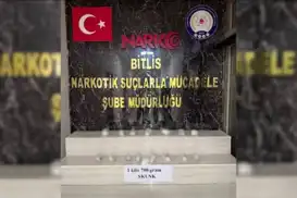 Bitlis'te otomobilde gizlenmiş 1 kilo 700 gram skunk ele geçirildi