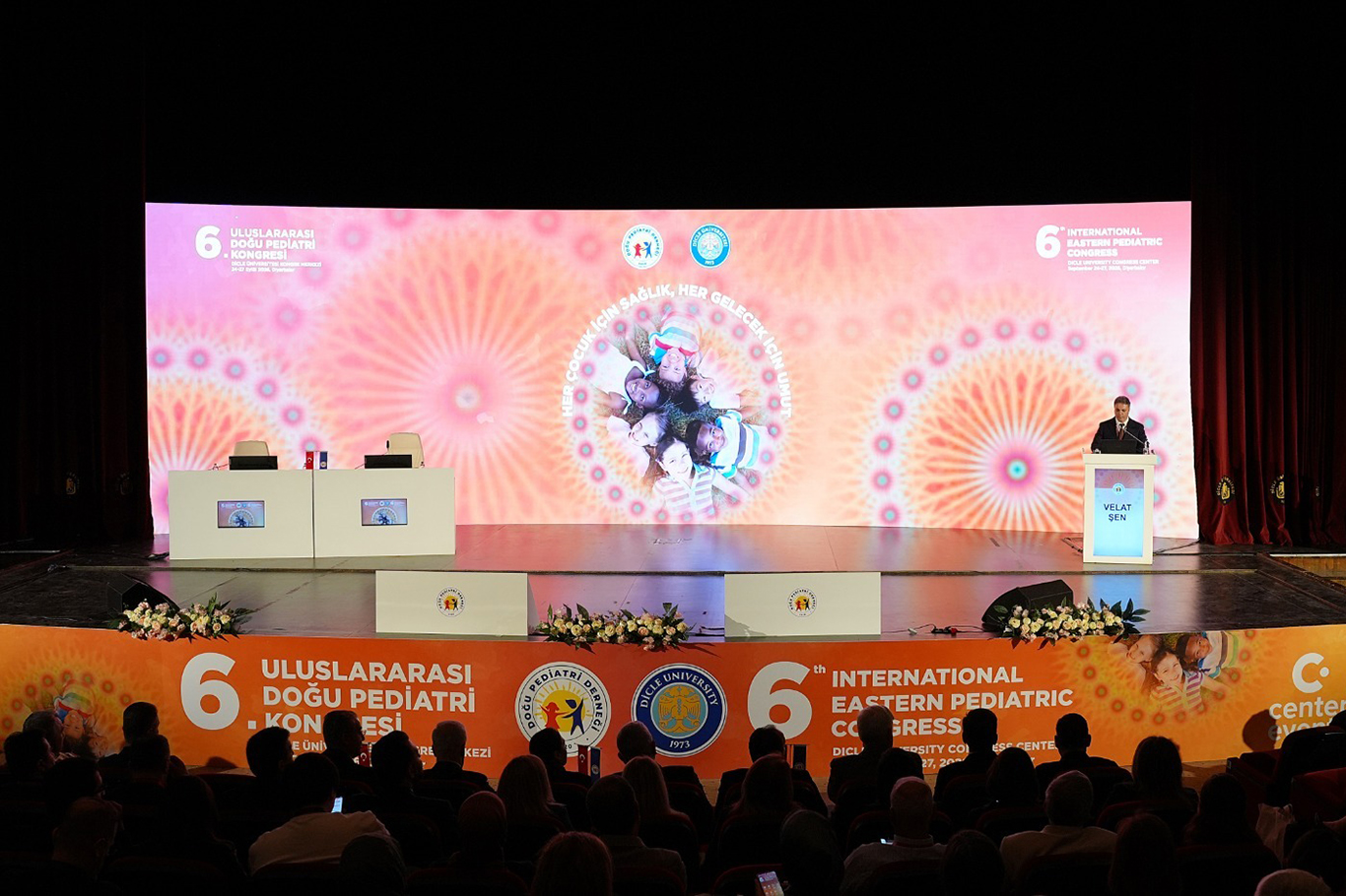 Dünyaca ünlü çocuk hekimleri Diyarbakır'da buluştu
