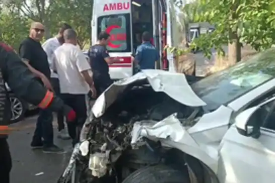 Malatya'da kamyonet ile otomobil çarpıştı: 2 yaralı