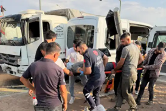 Batman'da tır ile minibüs çarpıştı: 6 yaralı