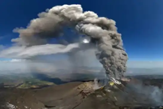İtalya'da Etna Yanardağı alarmı: Bazı uçuşlar durduruldu