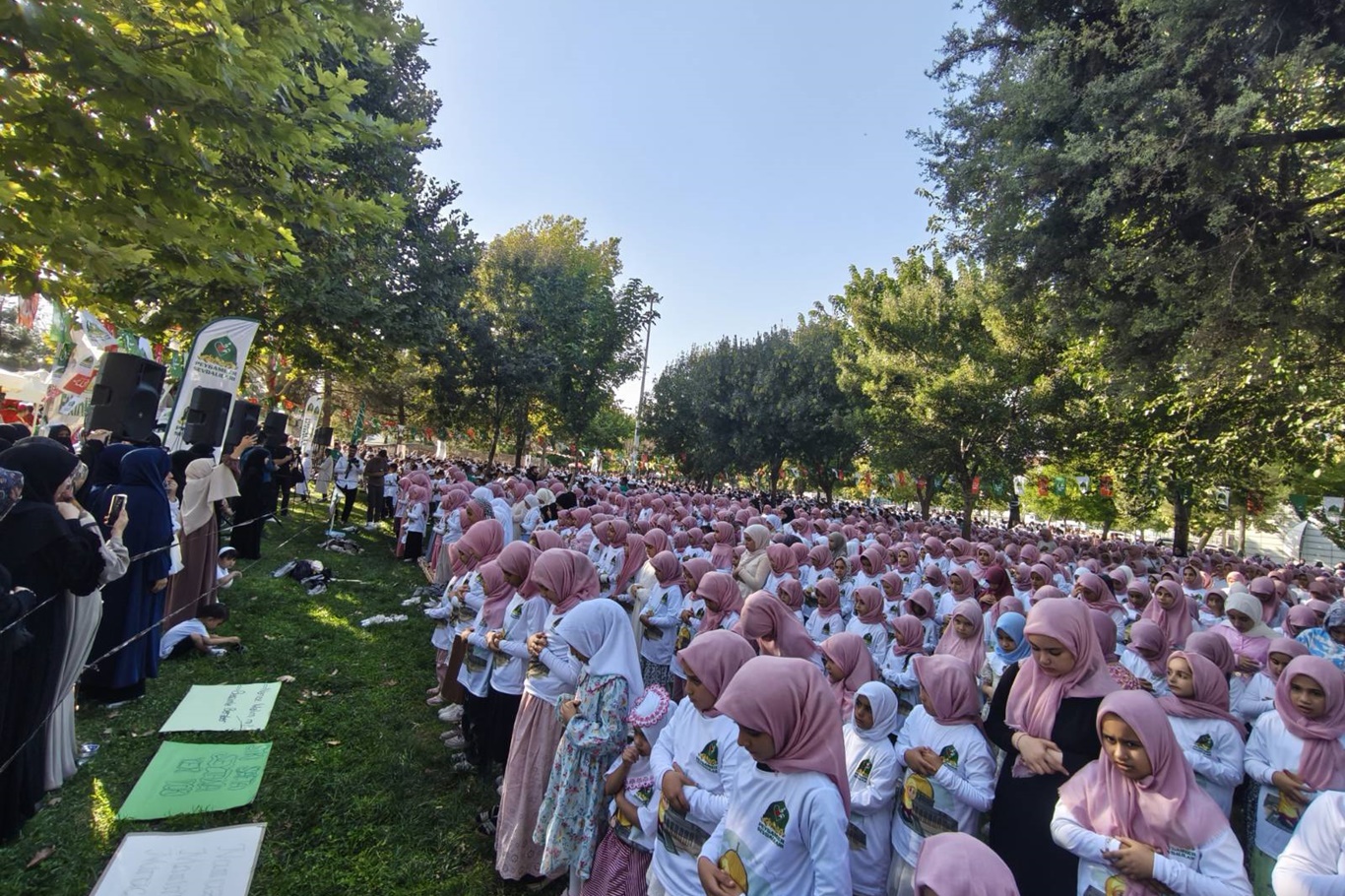 Batman'da "Hayat Namazla Güzeldir" programı binlerce çocuğun katılımıyla tamamlandı