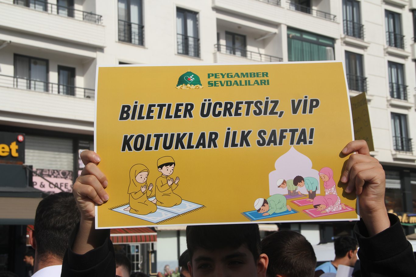 Bingöl'de "Hayat Namazla Güzeldir" temalı eğitim programı coşkulu bir final ile sona erdi