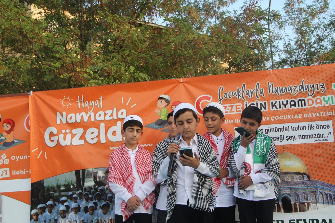 Bingöl'de "Hayat Namazla Güzeldir" temalı eğitim programı coşkulu bir final ile sona erdi