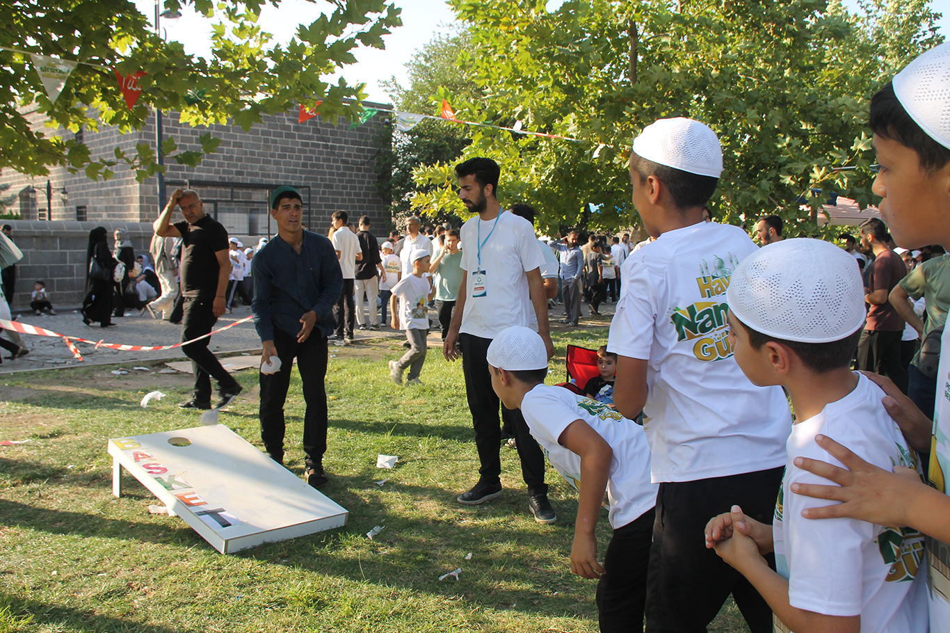 Diyarbakır’da 'Hayat Namazla Güzeldir' programına binlerce çocuk katıldı