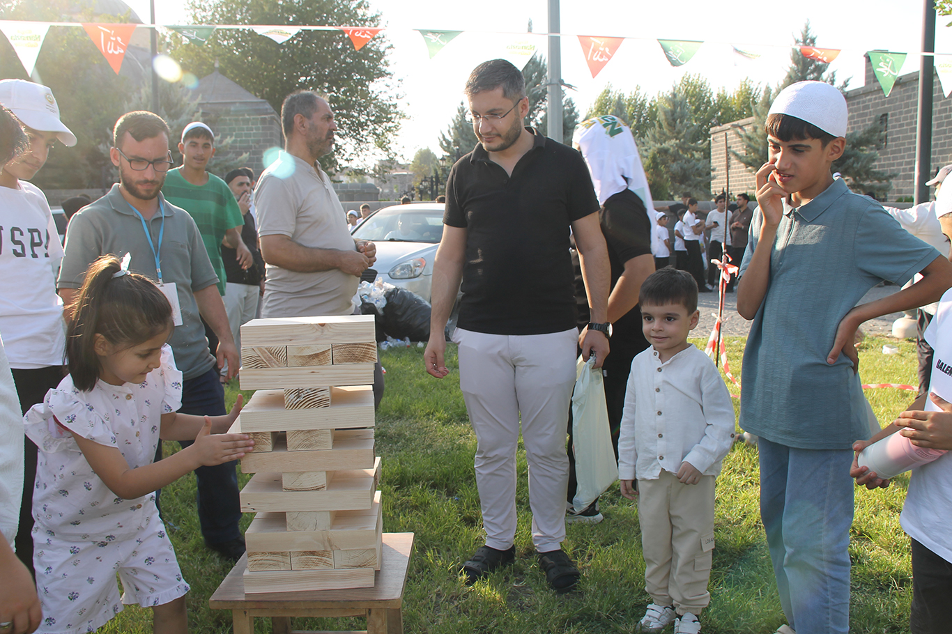 Diyarbakır’da 'Hayat Namazla Güzeldir' programına binlerce çocuk katıldı