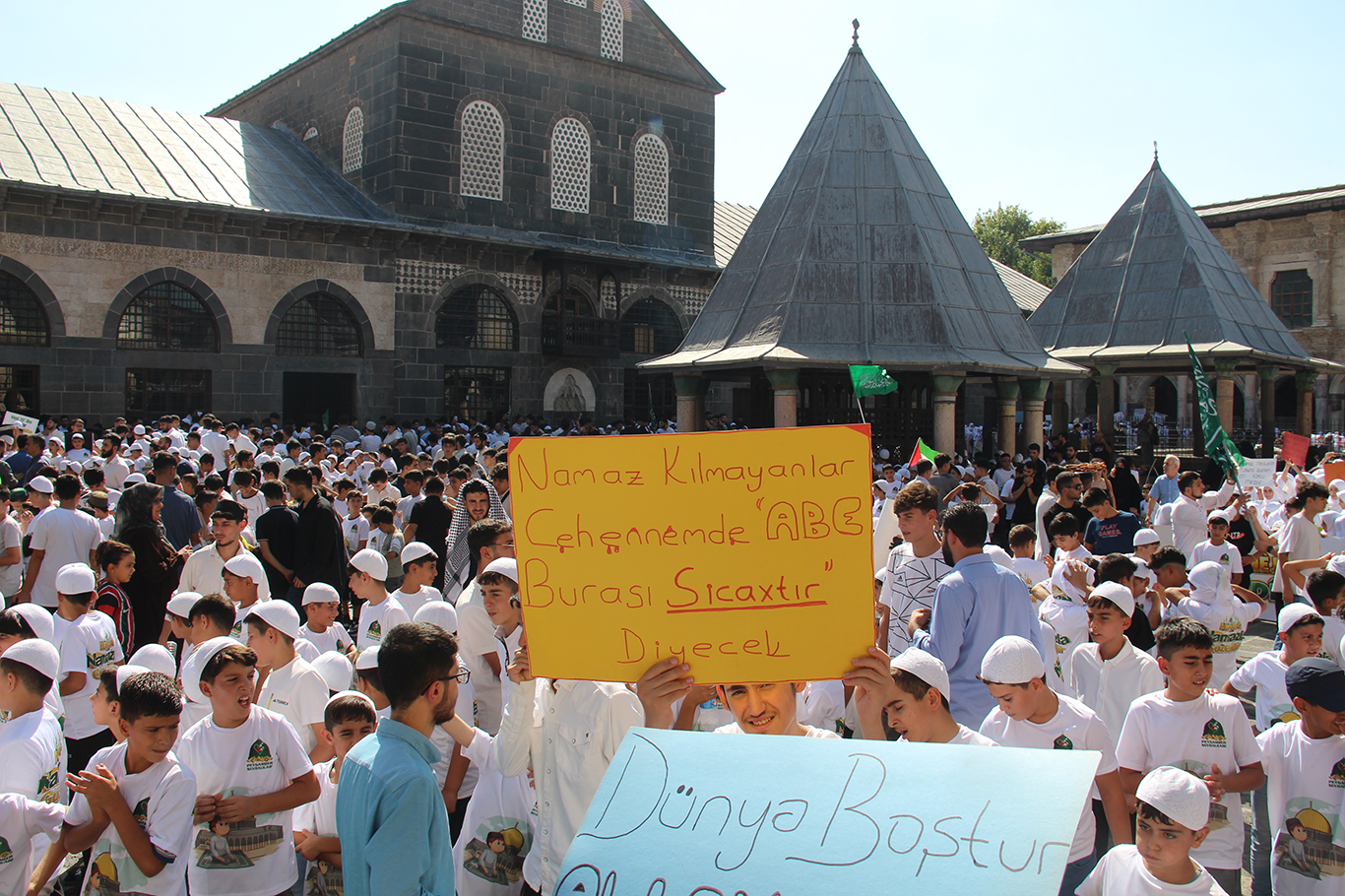 Diyarbakır’da "Hayat Namazla Güzeldir" programından renkli kareler