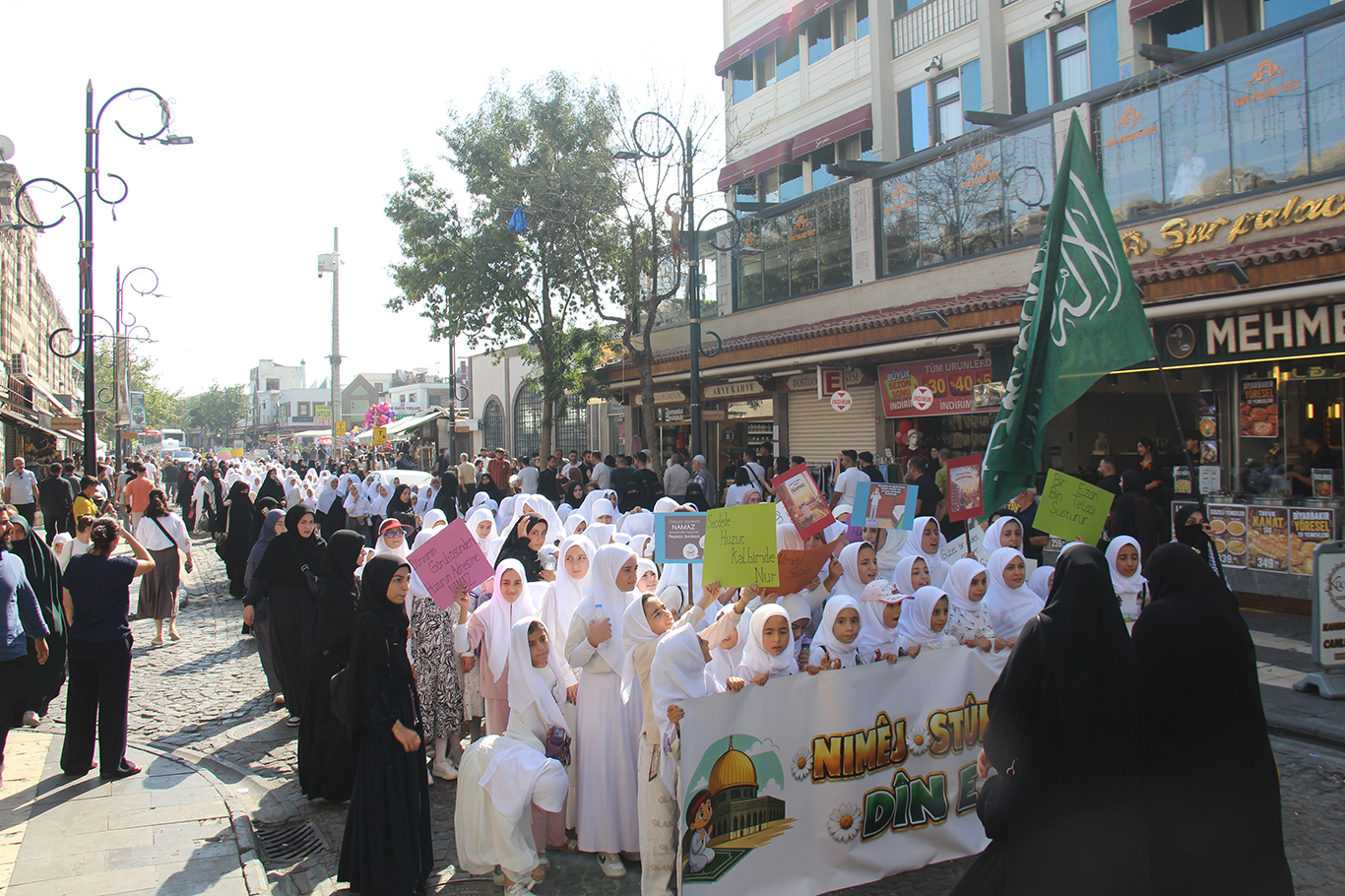 Diyarbakır’da "Hayat Namazla Güzeldir" programından renkli kareler
