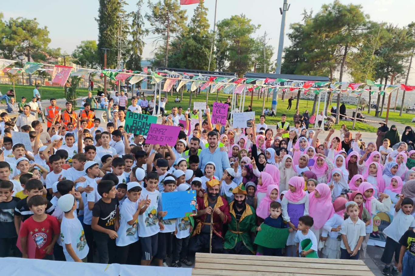 Şanlıurfa'da çocuklar "Hayat Namazla Güzeldir" etkinliğinde buluştu