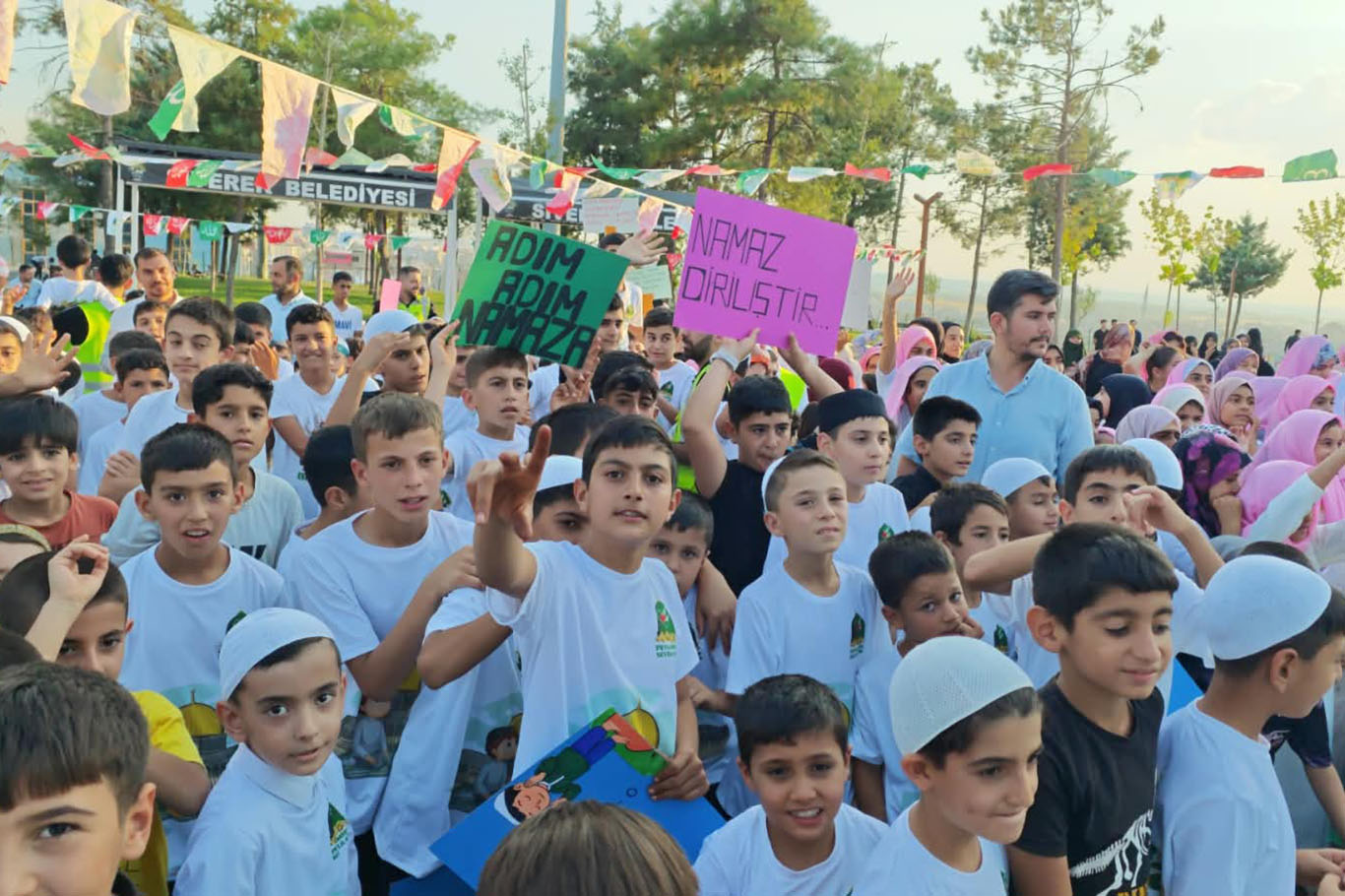 Şanlıurfa'da çocuklar "Hayat Namazla Güzeldir" etkinliğinde buluştu