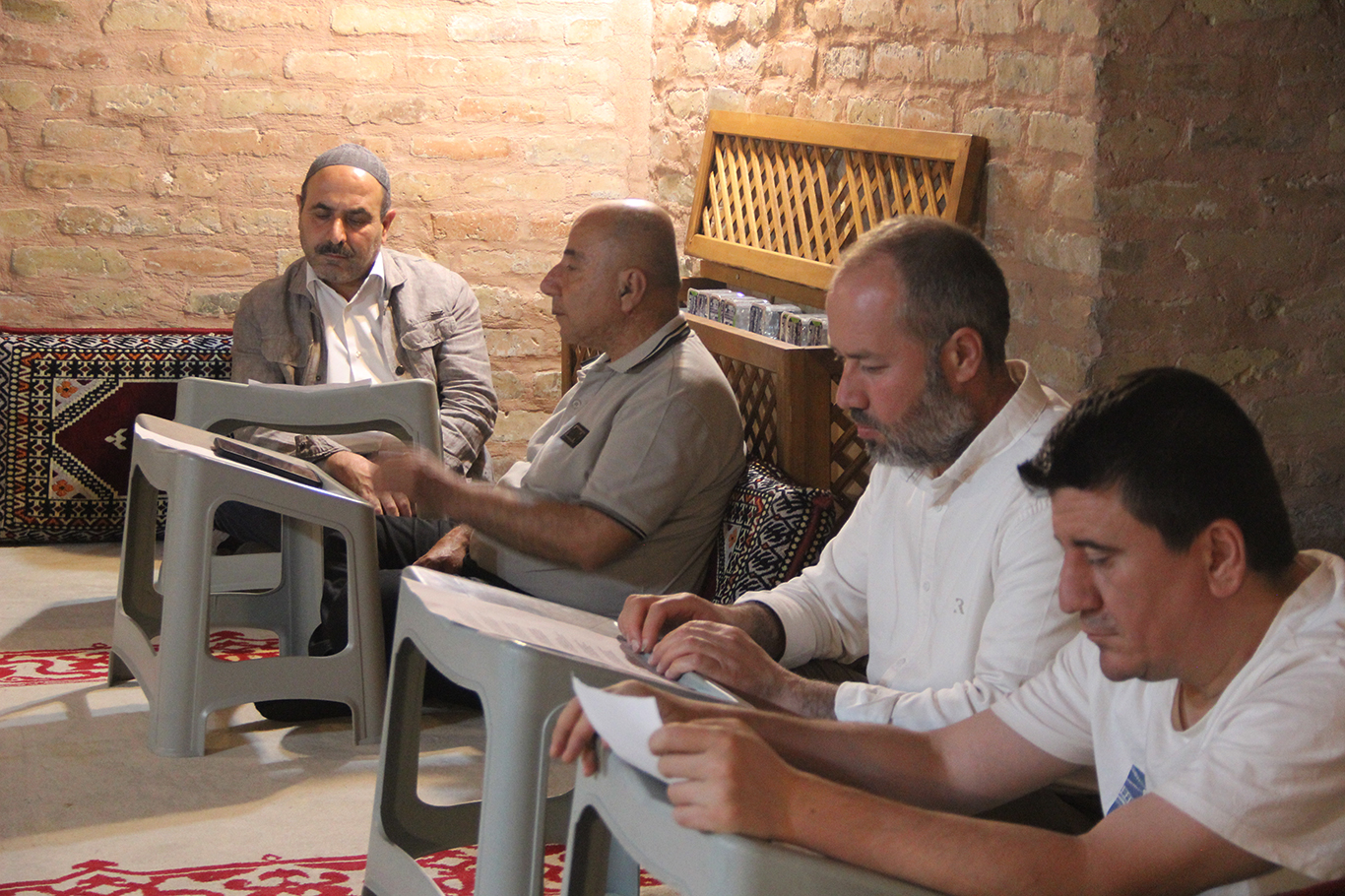 Dîwana Melayê Cizîrî li Medrese ya Sor tê şerhkirin