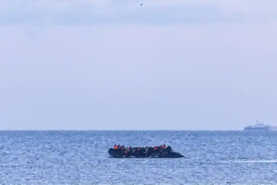 ٣ کۆچبەر لە کاتی پەڕینەوە لە کەناڵی مانش گیانیان لەدەستدا