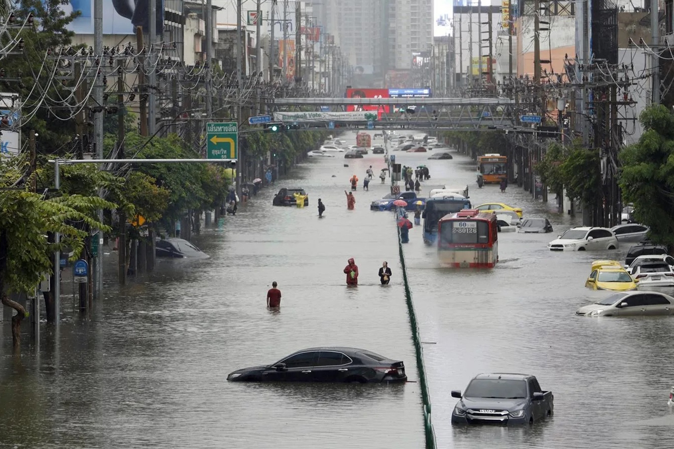 Bangkok floodwaters recede as Thailand counts 19 deaths