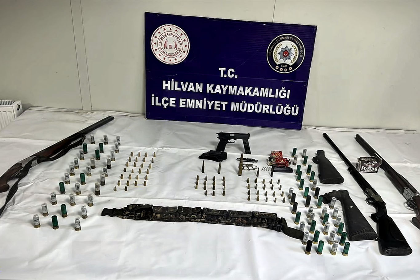 Şanlıurfa'da eş zamanlı silah operasyonu: 57 silah ele geçirildi