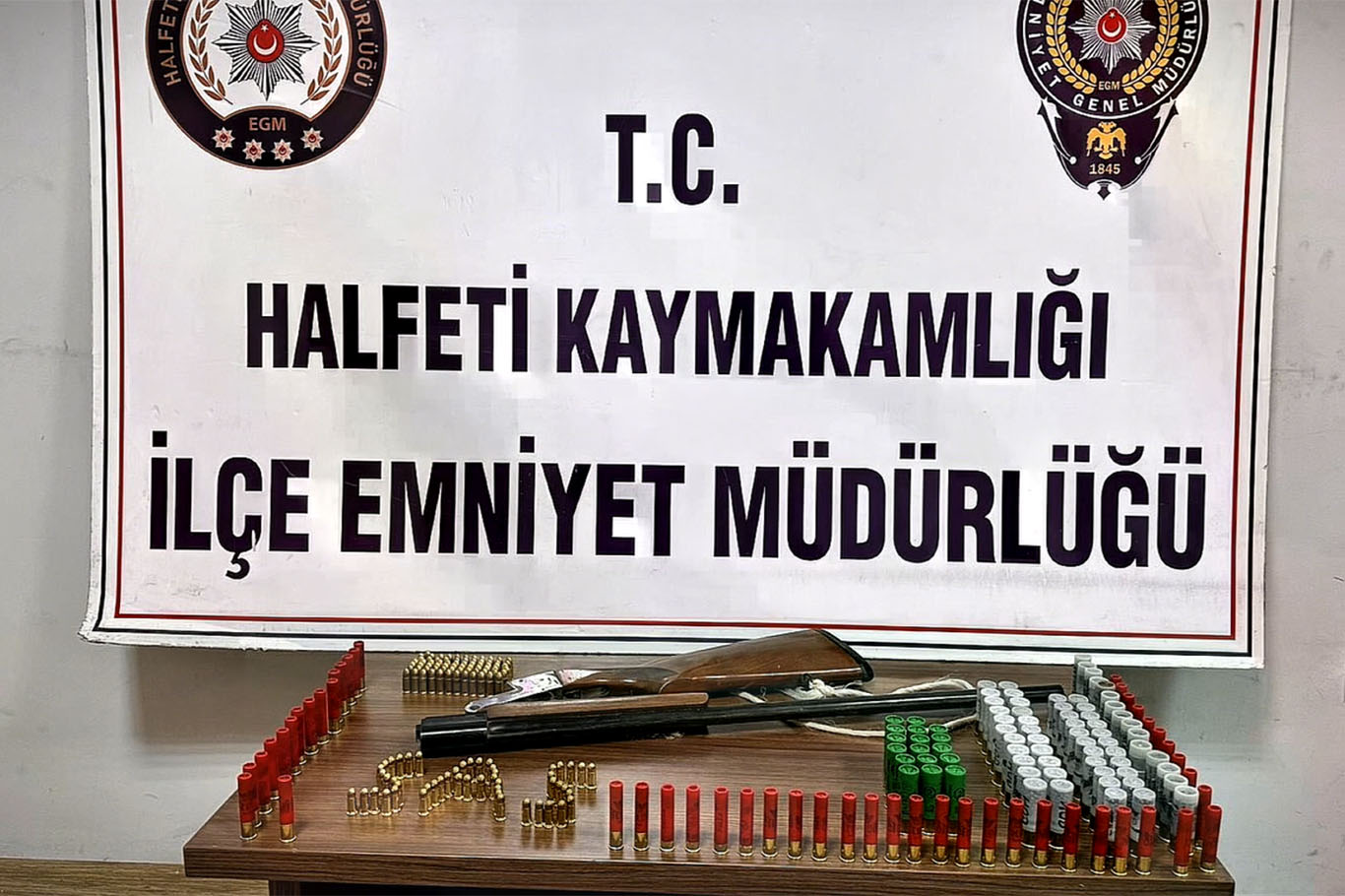 Şanlıurfa'da eş zamanlı silah operasyonu: 57 silah ele geçirildi