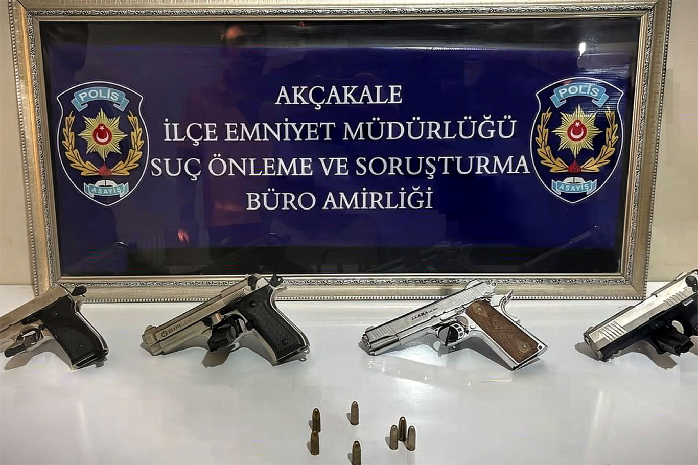 Şanlıurfa'da eş zamanlı operasyonda 57 silah ele geçirildi