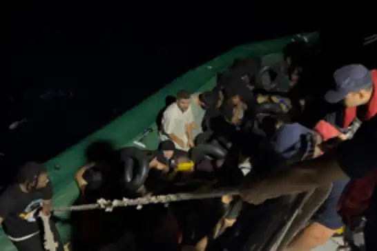 İzmir'de 56 düzensiz göçmen yakalandı