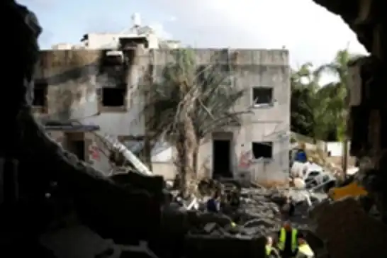 الاحتلال الصهيوني يواصل غاراته وقصفه المدفعي على جنوب لبنان
