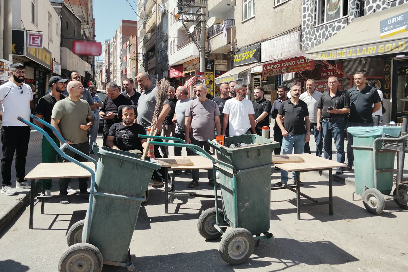 Diyarbakır'da 45 gündür tamamlanmayan yol çalışması esnafı sokağa döktü