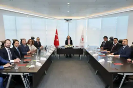 Bakan Bayraktar, IFC heyetiyle Türkiye'nin enerji dönüşümünü görüştü