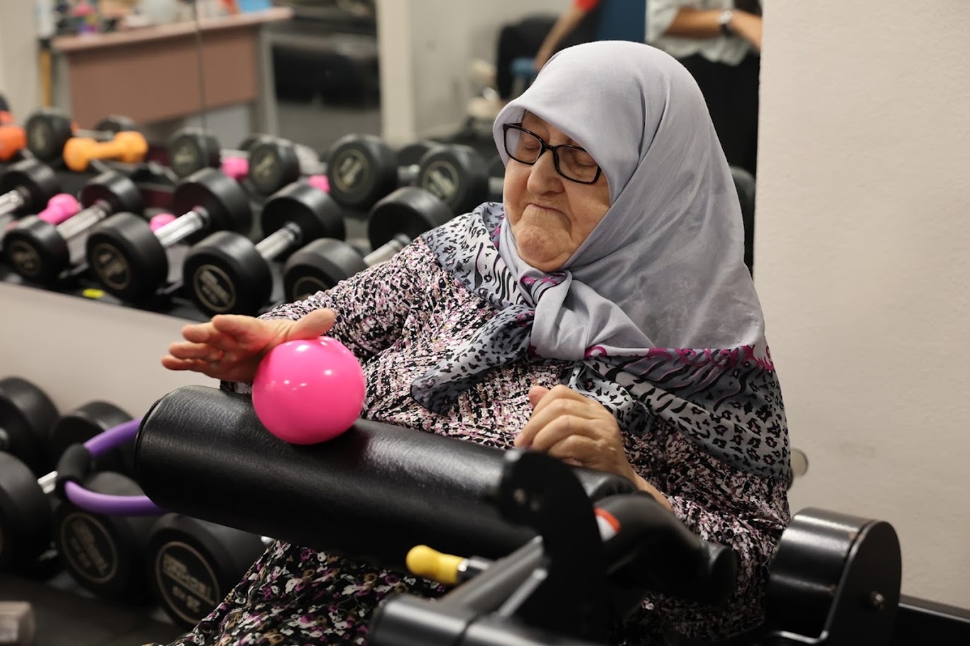 Parkinson hastası 82 yaşındaki kadın sporla şifa buldu