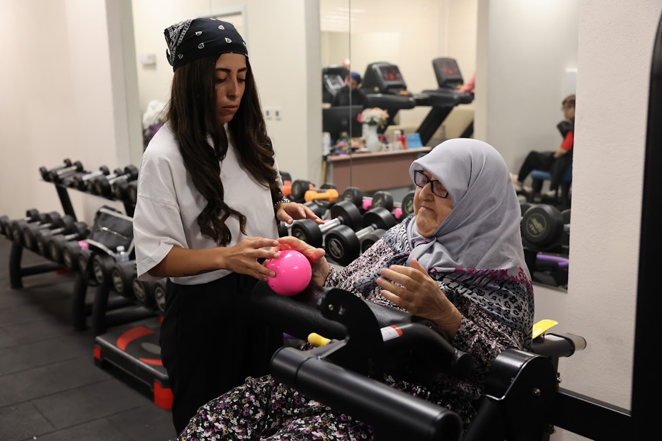 Parkinson hastası 82 yaşındaki kadın sporla şifa buldu