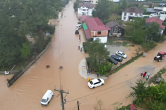 Sakarya'da sel nedeniyle bazı okullarda eğitime ara verildi