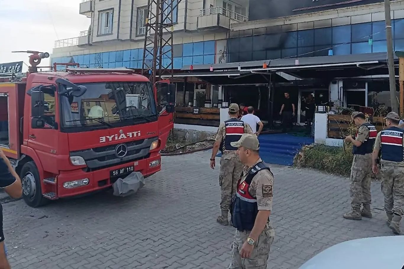 Siirt’te kafede yangın: İş yeri kullanılamaz hale geldi