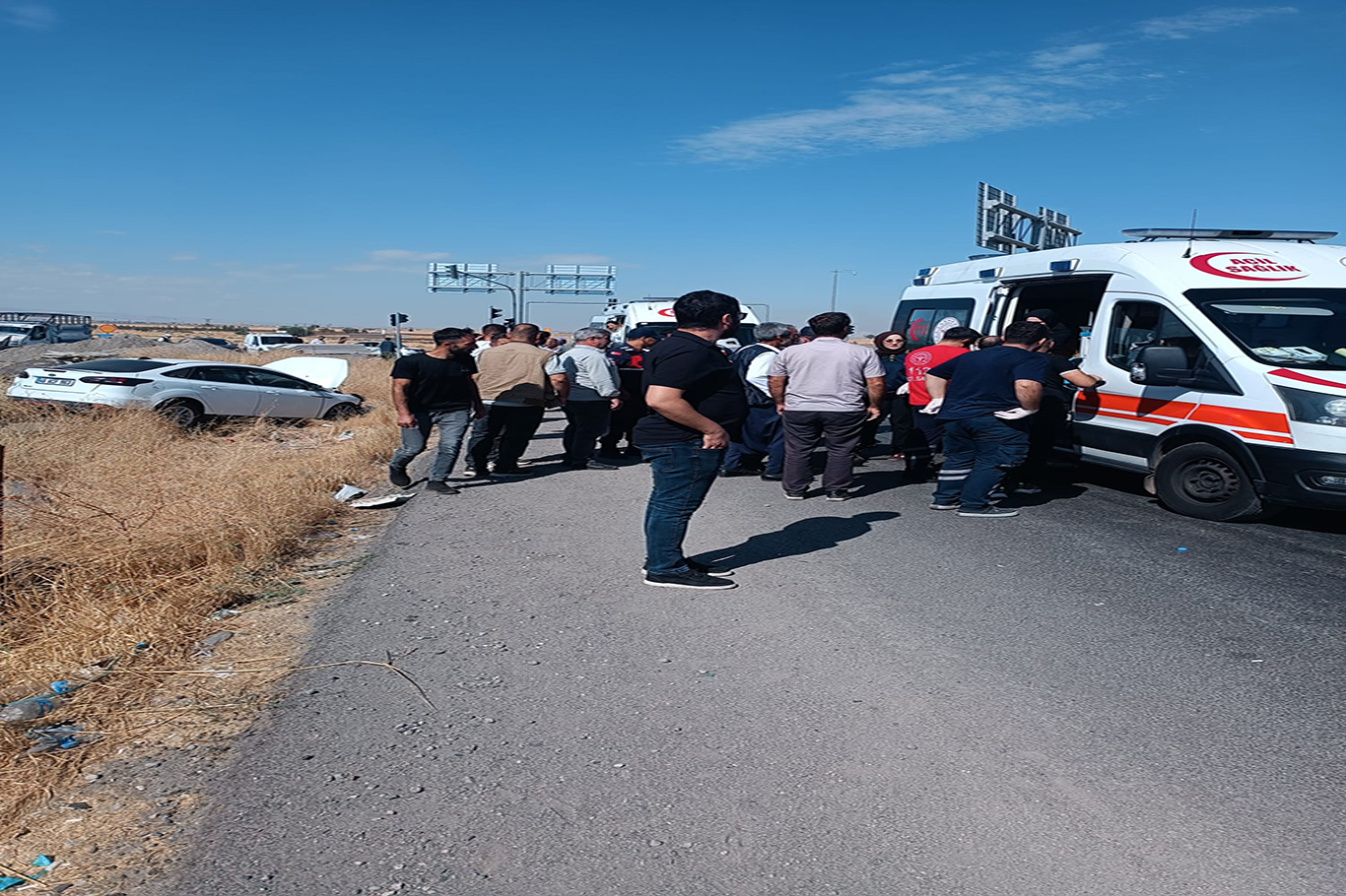 Diyarbakır’da tır ile otomobil çarpıştı: 6 yaralı
