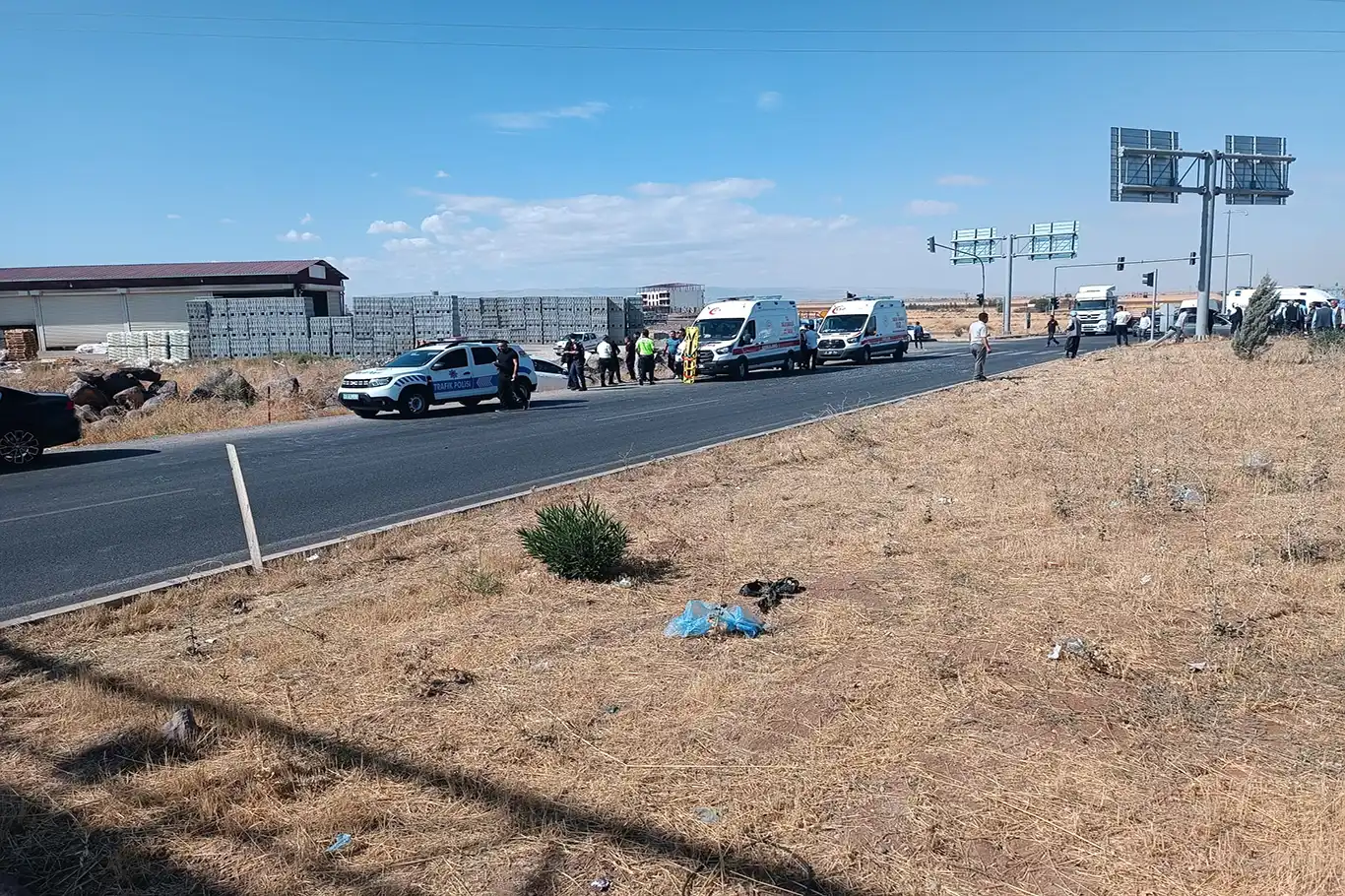 Diyarbakır’da tır ile otomobil çarpıştı: 6 yaralı