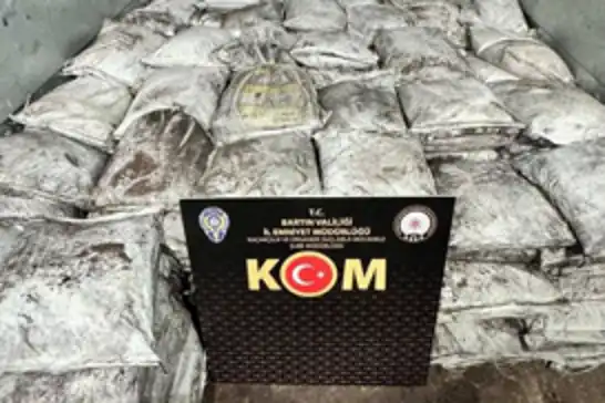 Li Bartinê di depoyeke malekê de heşt ton tîtanîum hat bidestxistin