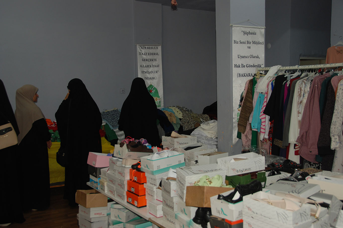 İzmir Umut Kervanı, ihtiyaç sahibi ve yetim aileler yararına kermes düzenledi