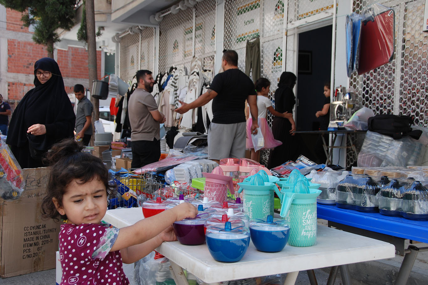 İzmir Umut Kervanı, ihtiyaç sahibi ve yetim aileler yararına kermes düzenledi