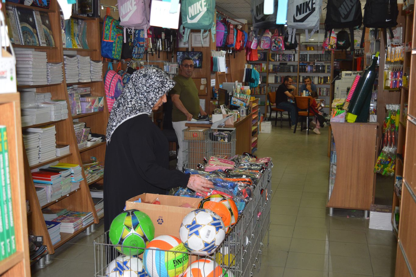 Yeni eğitim-öğretim yılı öncesinde kırtasiye alışverişlerinde hareketlilik: Ailelere fiyat araştırması uyarısı