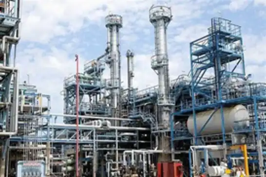 İran petrol rafinerilerini yeniden inşa etti