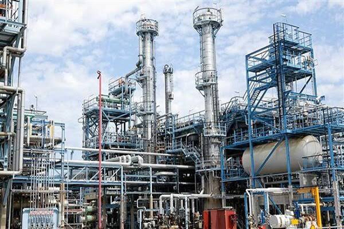Iran rebuilds damaged oil facilities after attacks, seeks to boost energy output